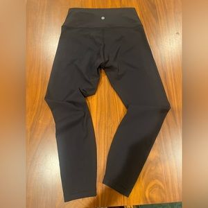 Lululemon Wunder Under Black 25” leggings Sz 8